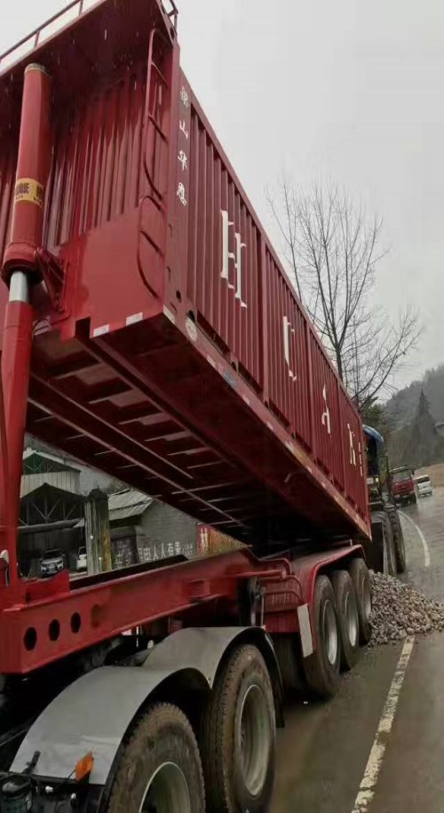 山东梁山轻型半挂车仓栏车维修电话_平板自卸半挂车 仓栅车半挂车