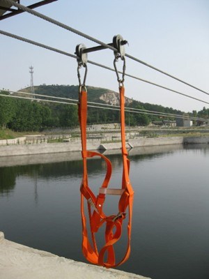 悬索吊桥设计安装_木质吊桥相关