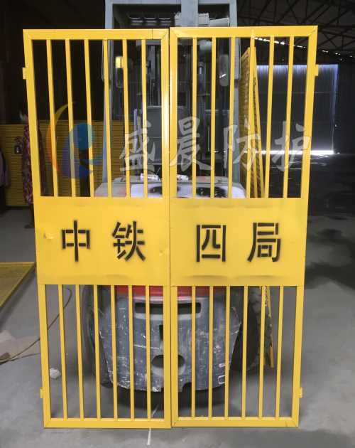 河北工地安全门供应商 菱形孔电梯安全门 安平县盛晨丝网有限公司