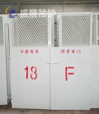 人货施工电梯安全门价格-带门框施工电梯防护门-安平县盛晨丝网有限公司