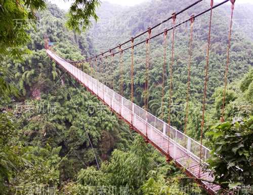 湖北景区木板吊桥