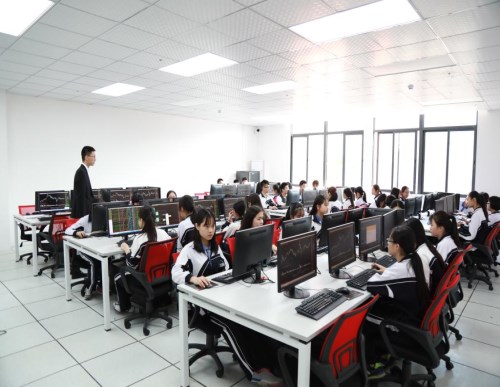专业	动漫与游戏 饭店运营与管理 深圳市龙岗区第二职业技术学校