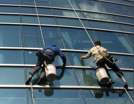 广州高空外墙玻璃清洗多少钱_玻璃网